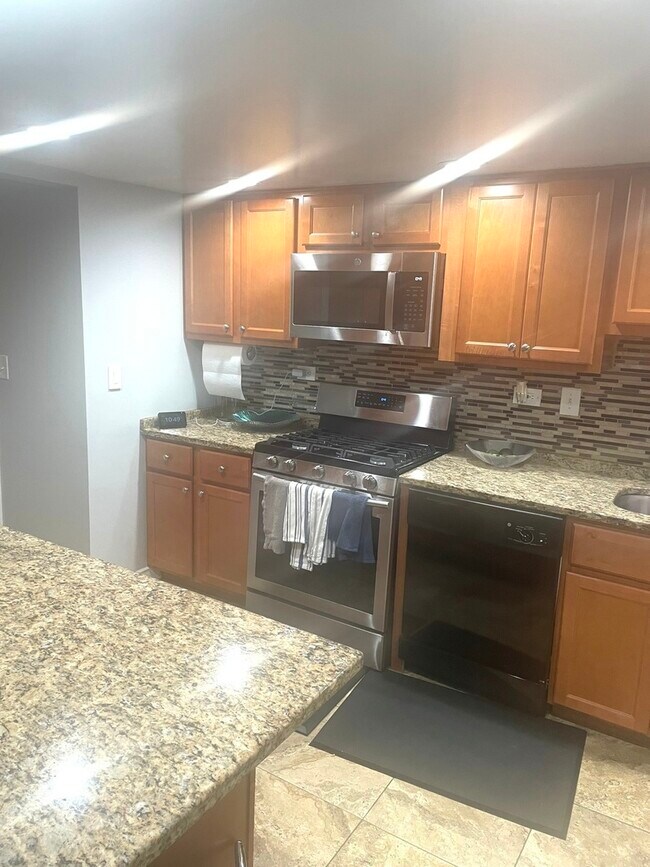 Building Photo - 1816 Bromley Ct