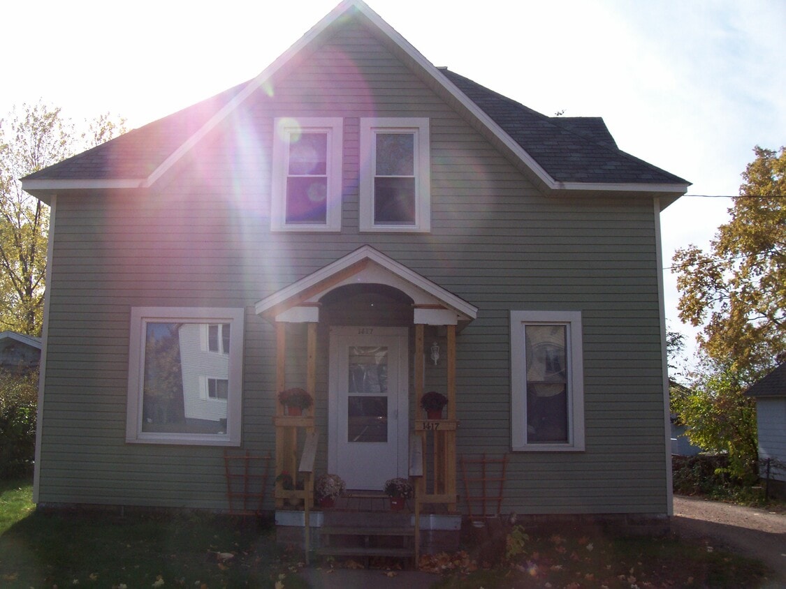 Primary Photo - 1417 Summit St