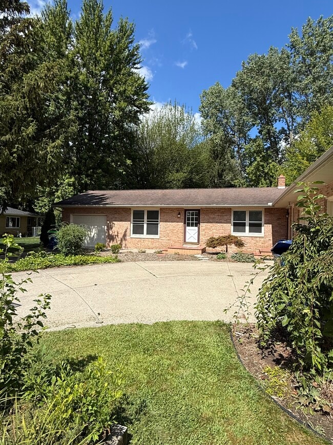 Building Photo - 8901 Highland Dr