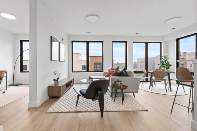 Building Photo - 407 Highland Ave