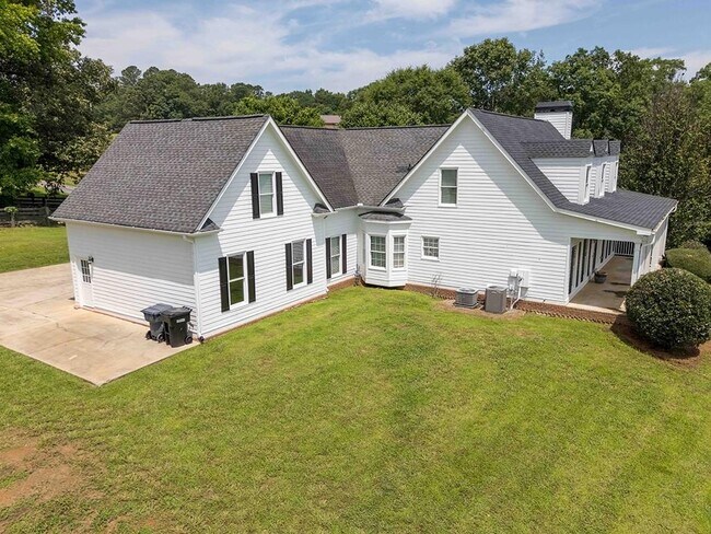 Building Photo - 255 Henson Way