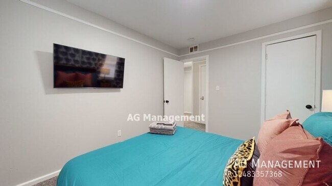 Building Photo - 11059 Paige Ave - Fully Furninshed Mid Ter...