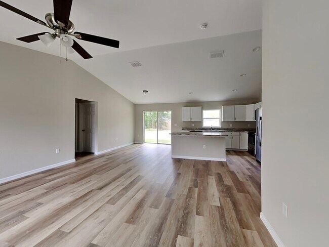 Building Photo - 21902 SW Rainbow Lakes Blvd