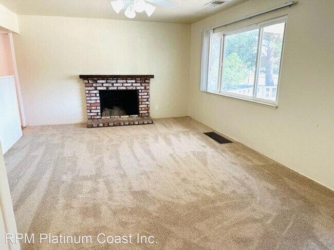 Building Photo - 3 br, 1.5 bath House - 109 N. Pollasky Ave.