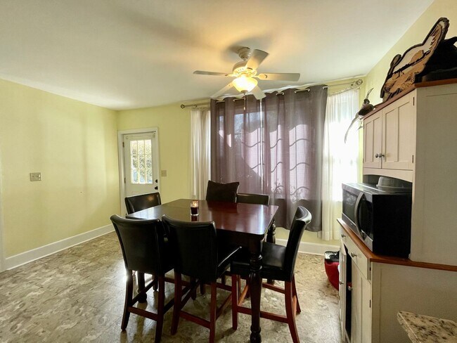 Building Photo - Rosewood