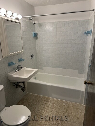 Foto del edificio - 71 Montvale Ave