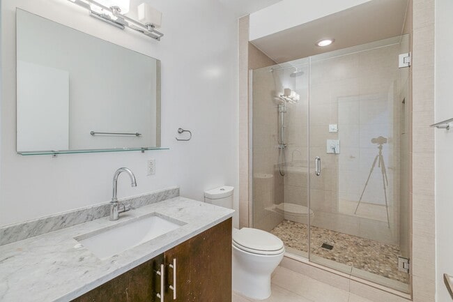 Building Photo - Northern Liberties Townhome with Garage