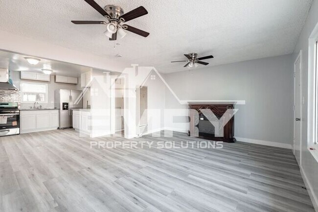 Foto del edificio - New 2 Bedroom House for Rent in Gifford Ave Bell CA Garage Available