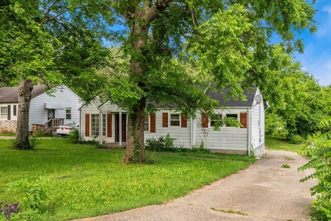 Foto del edificio - Charming North Nashville Cottage