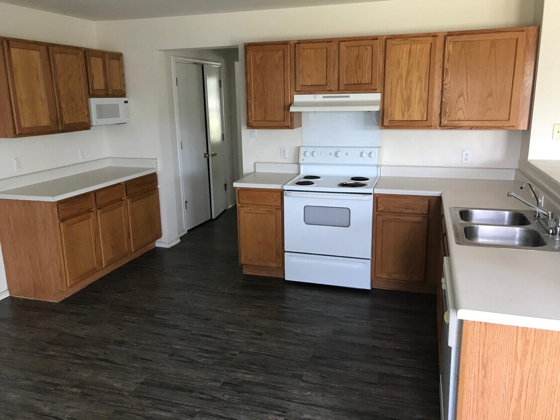 Foto principal - 112 Rinehardt st