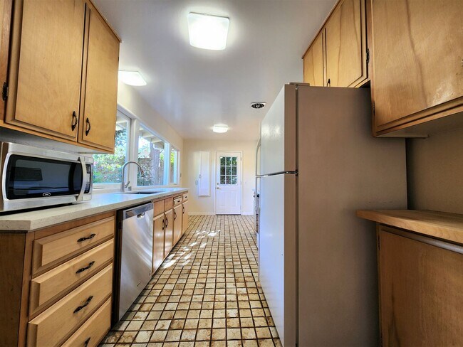 Foto del edificio - Charming three-bedroom, two-bath home in Midtown Palo Alto.