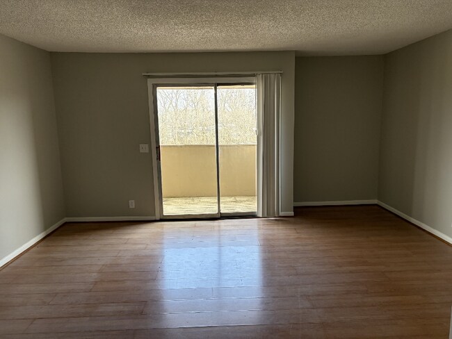 Foto del edificio - 515 Basswood Ave