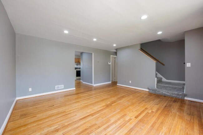 Foto del edificio - 2400 W Garrison Ave