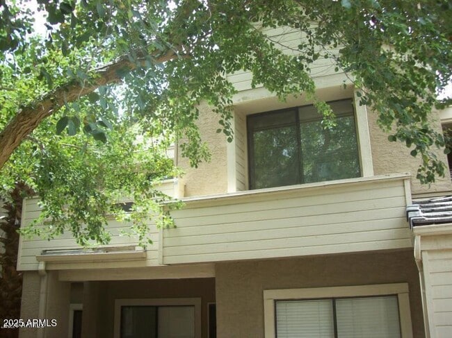 Building Photo - 2035 S Elm St