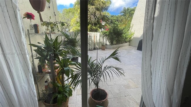 Foto del edificio - 1651 NE 115th St