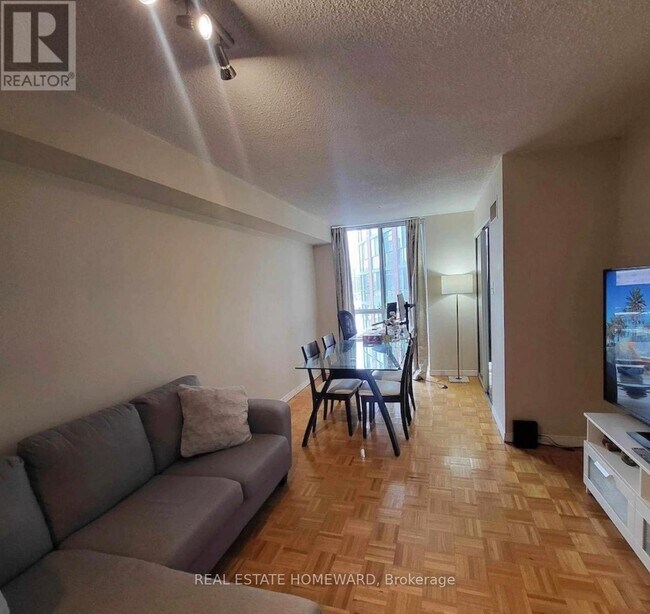 Photo du bâtiment - 801 King St W