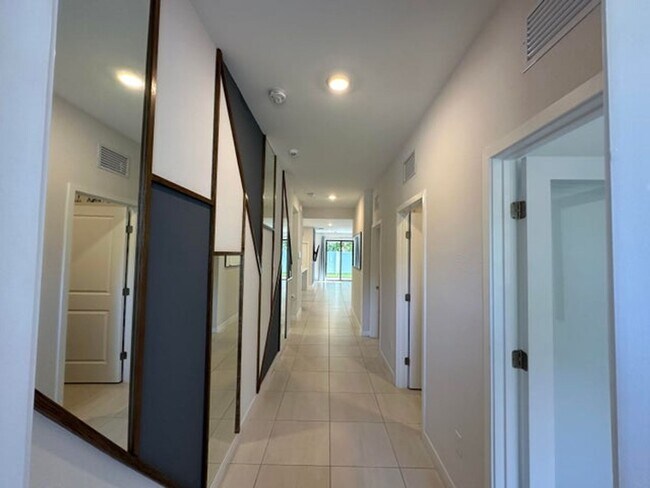 Foto del edificio - 7078 Rockwood Rd