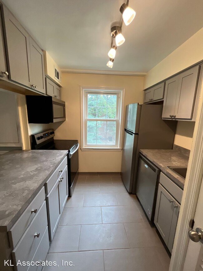 Building Photo - 2 br, 1 bath House - 2055 38th Street, SE ...