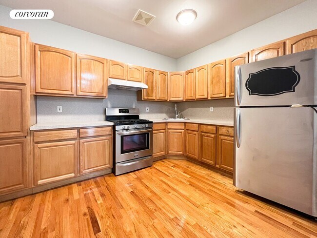Foto del edificio - 588 Leonard St