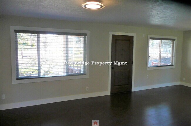 Building Photo - 5585 SE 128th Ave