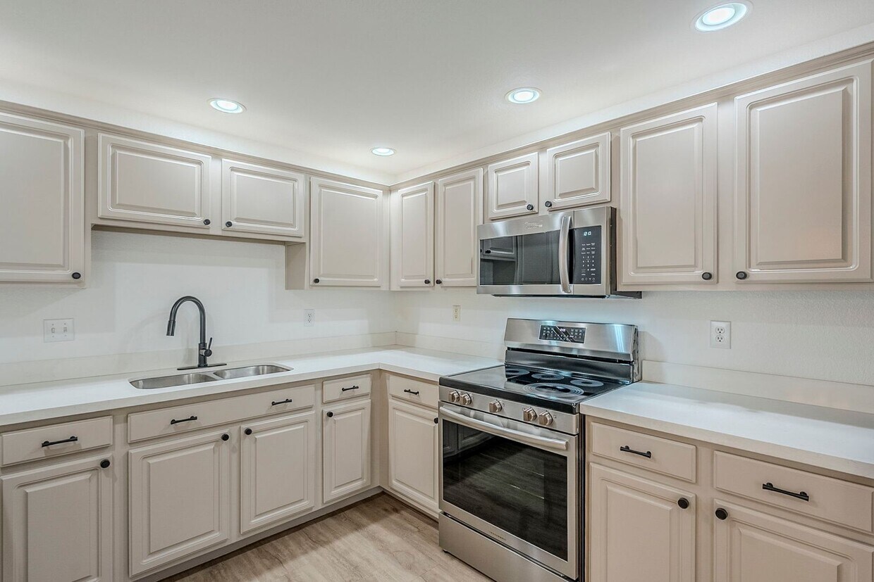 Stunning 2 Bed 1.5 Bath Condo in Scottsdal... - Stunning 2 Bed 1.5 Bath Condo in Scottsdal...