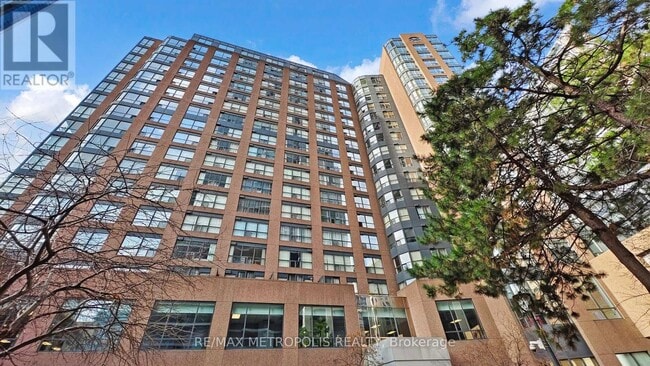 Building Photo - 7 Carlton St.