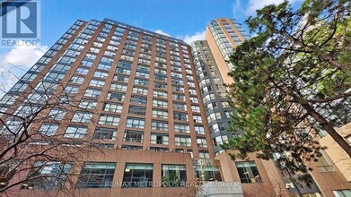 Building Photo - 7 Carlton St.