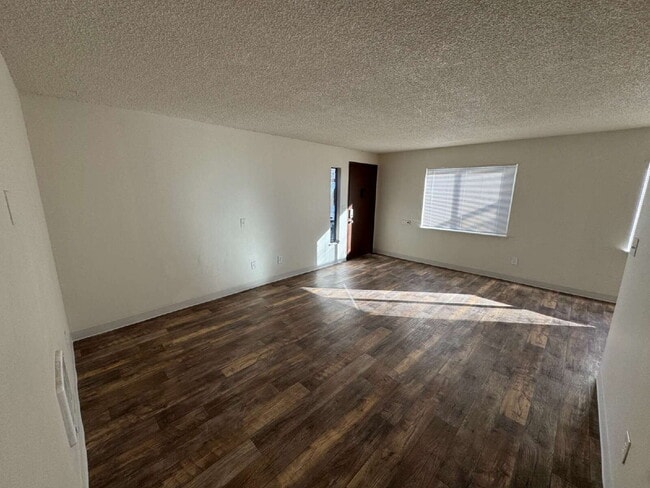 Foto del edificio - 2-bedroom / 1-bath, Near Transportation