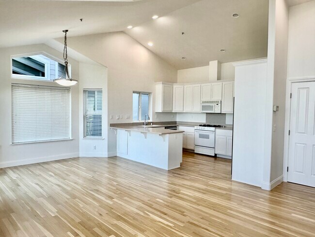 Building Photo - 264 Channing Way