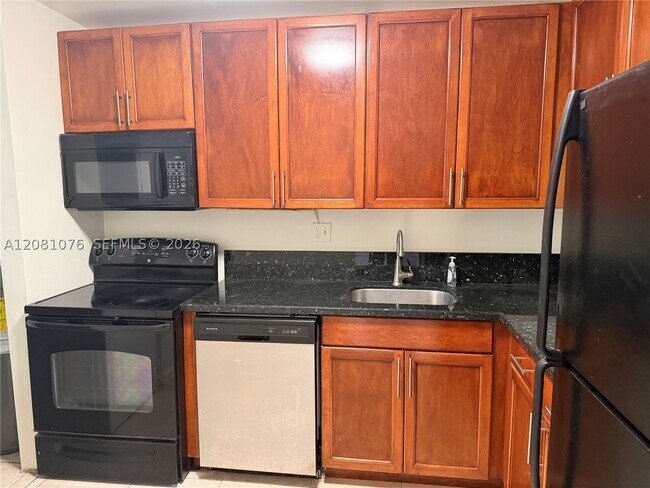 Foto del edificio - 8000 Fairview Dr