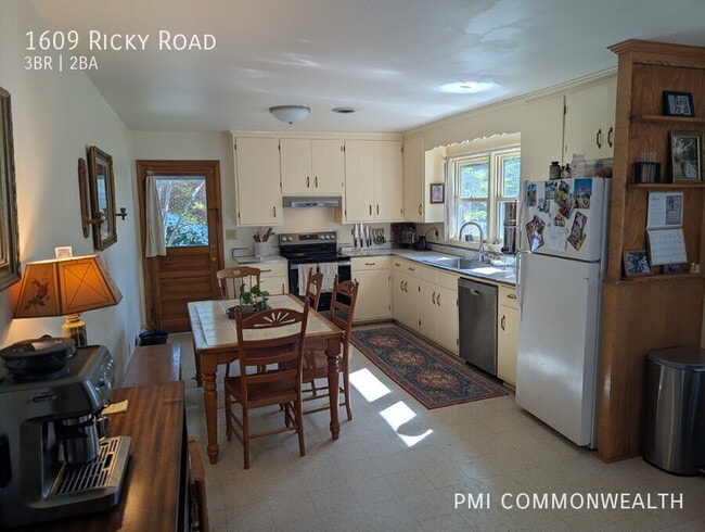 Foto del edificio - 1609 Ricky Rd