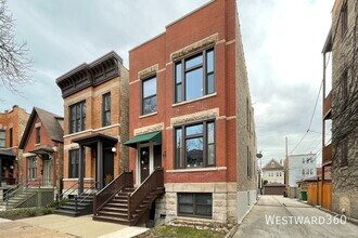 Building Photo - 2047 W Cortez St
