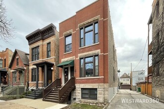 Building Photo - 2047 W Cortez St