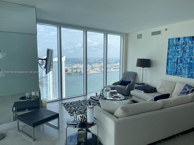 Foto del edificio - 465 Brickell Ave