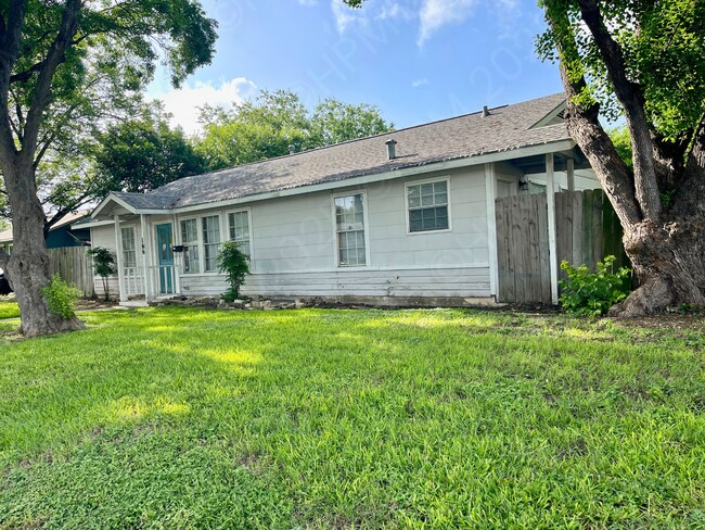 Building Photo - 166 Fargo Ave