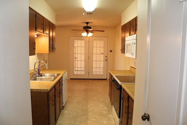 Building Photo - 918 Sunmeadow Dr