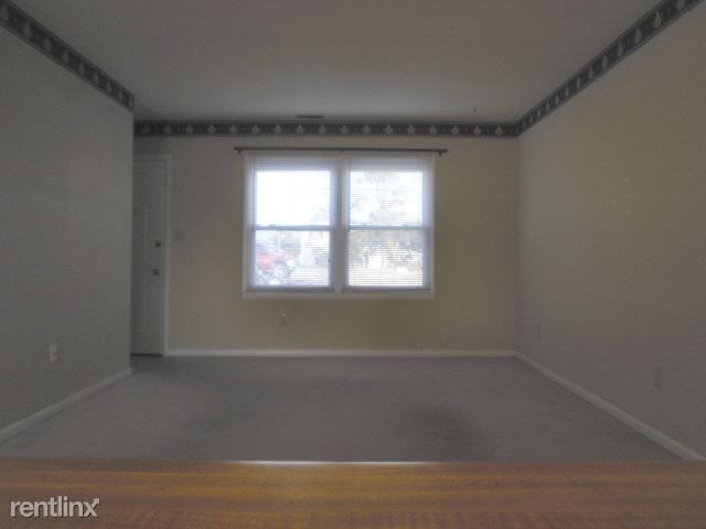 Building Photo - 119 Center Dr