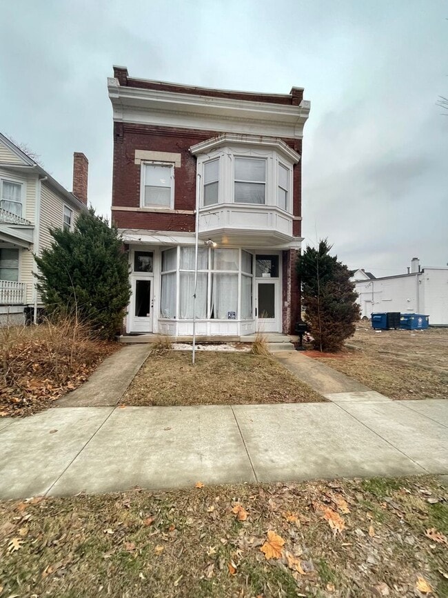 Building Photo - 622 S 8th St