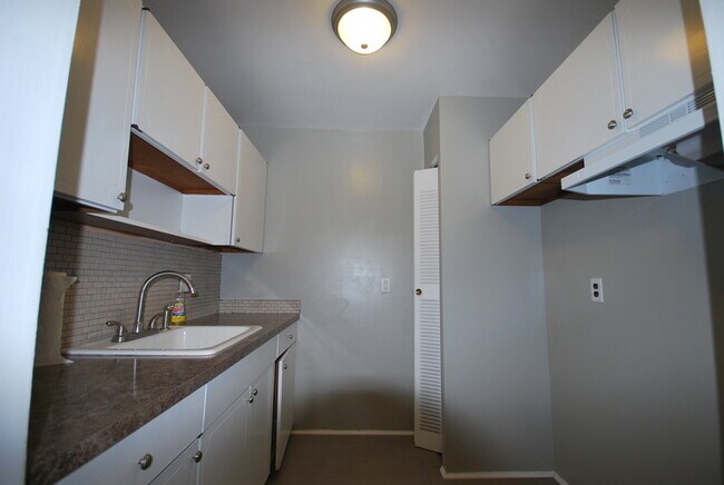 Building Photo - 26419 W Seven Mile Rd