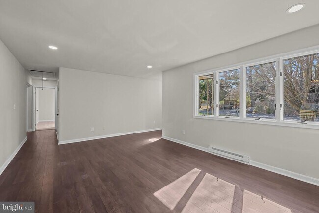 Building Photo - 13281 Pine Beach Rd
