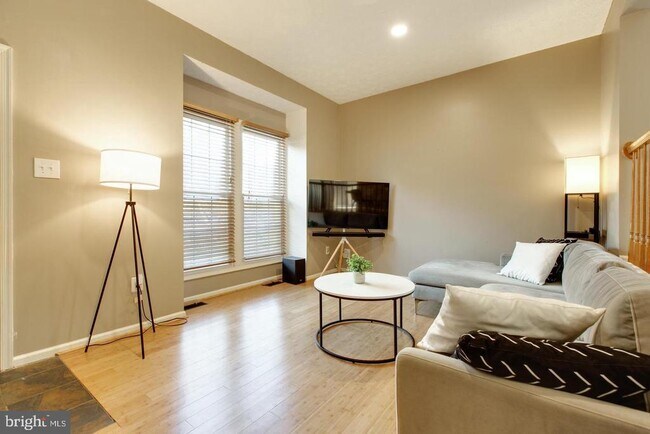 Foto del edificio - 3400 Oak W Dr