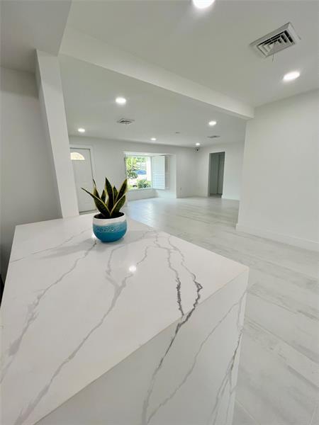 Foto del edificio - 300 SW 12th St
