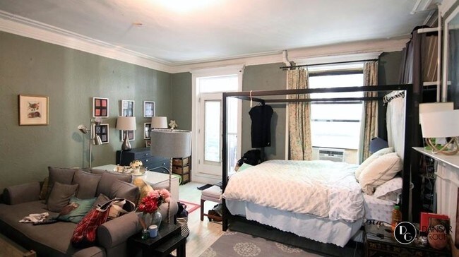 Foto del edificio - 42 West 73rd Street