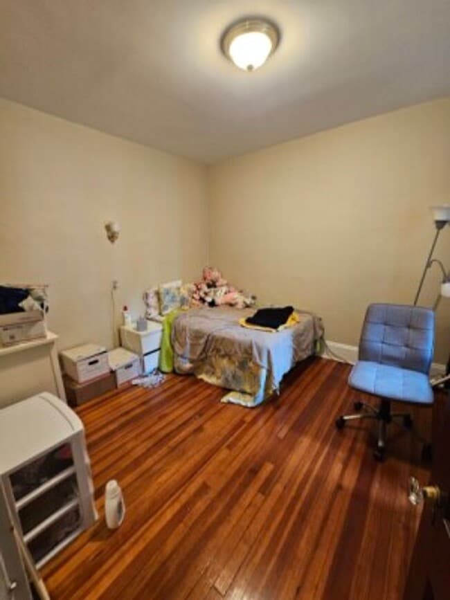 Photo - Fenway 5 bed 1.5 Bath House