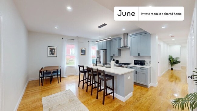 Building Photo - Private bedroom in 4 bed/2 bath Home
