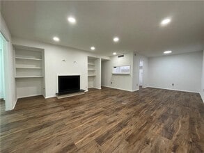 Building Photo - 1006 Dunbar Dr