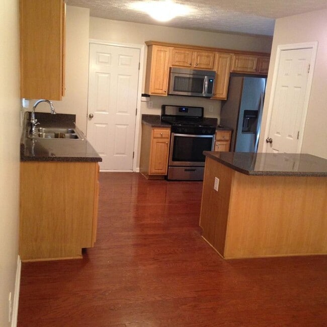 Building Photo - 1380 Gates Cir SE