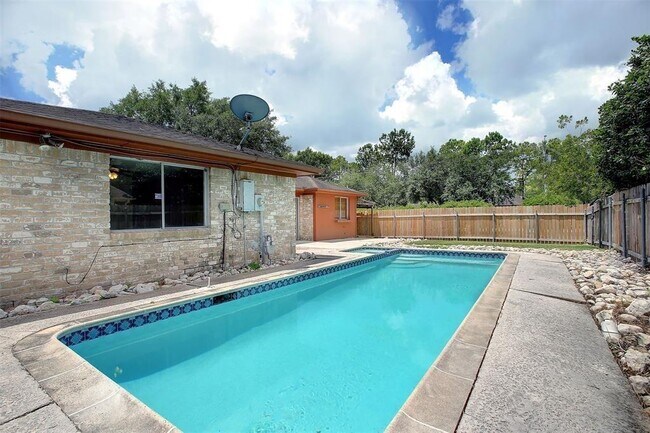 Foto del edificio - 15703 Spring Forest Dr