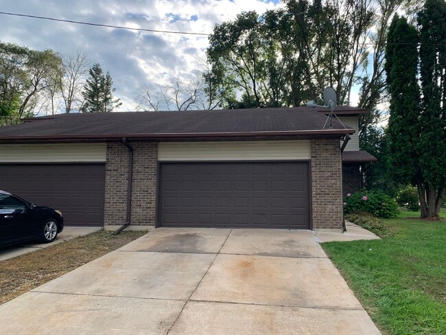 Building Photo - 663 Cornelius Dr