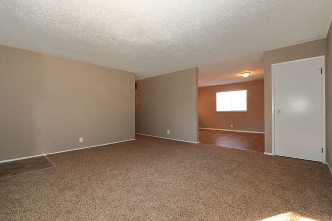 Building Photo - 2185 Kingsford Dr
